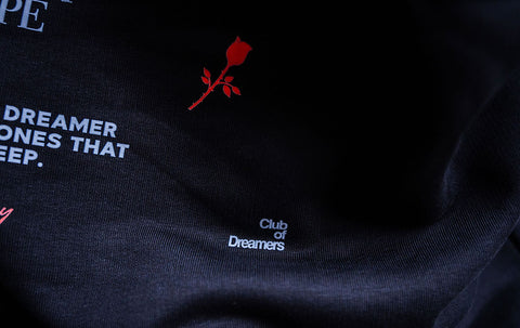 Club of Dreamers Streetwear Brand Marke Germany Oversize Hoodies Damen Schwarz mit Print Hoodietrend