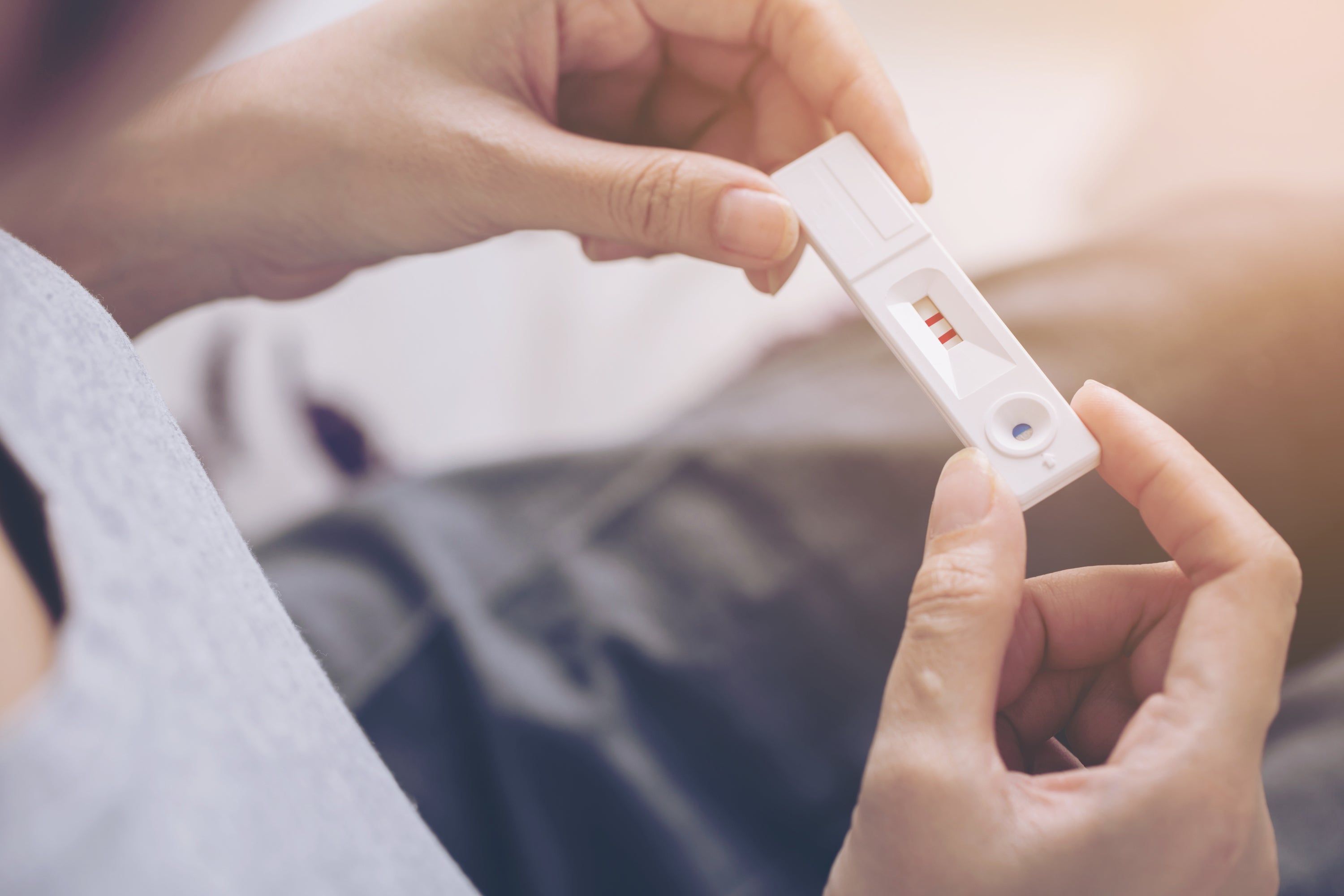 Выкидыши тест на беременность. Красивый тест на беременность. Pregnancy Test Kit. Тест на беременность у мужчин. Тест на беременность красивое фото.