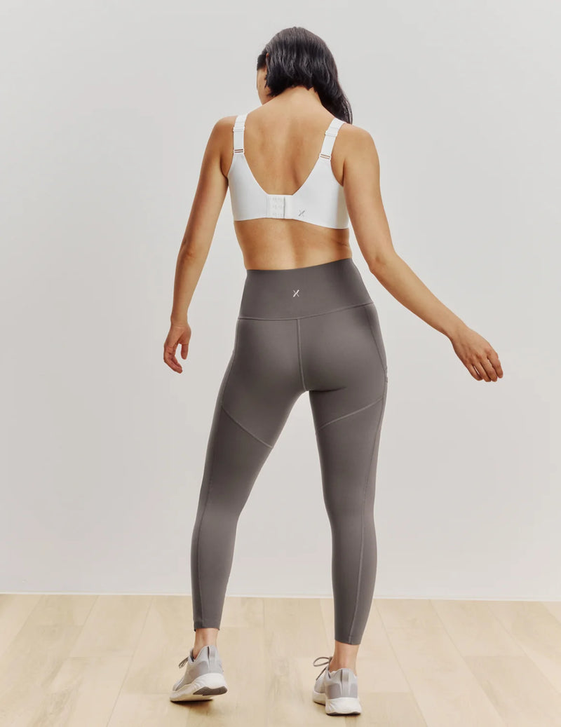 Sydney has 39" hips and wears a Knix size M