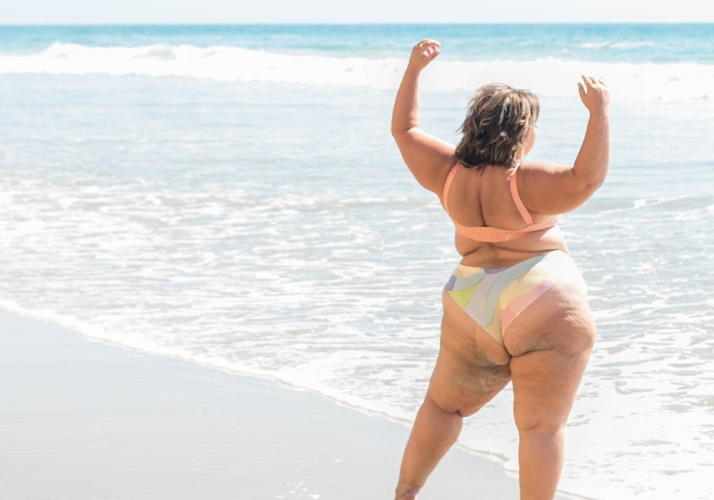 Kayla Logan wearing the Padded V-Neck Bra in Pink Ginger and Essential Bikini Underwear in Soft Petals (Image: @annie.caplan.photography) display: full