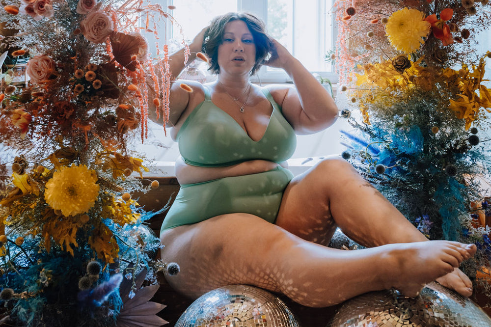 Kayla Logan wearing the WingWoman Contour Bra and Shadow Mesh Leakproof High Rise in Pistachio (Image by: @youbymia Florals by: @unfazedfloral and @sweetstemsfloral) display: full