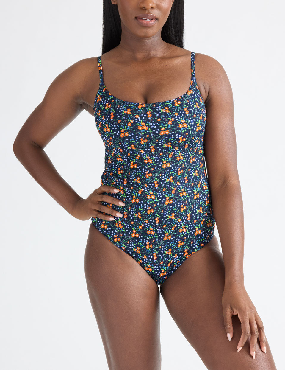 Tamiah is a 34D, has 38.5" hips and wears a Knix size M