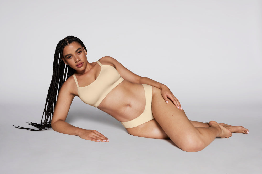 Knix model wearing the One&Only Scoop Bra in Dune display: full