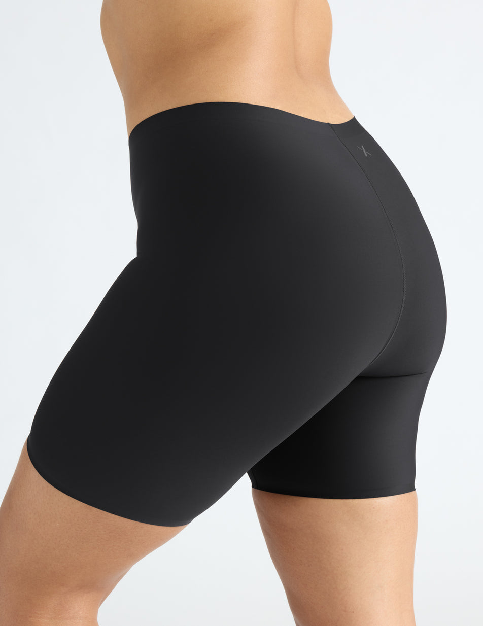 Alicia has 44" hips and is wearing a Knix Thigh Saver® 6" size L 