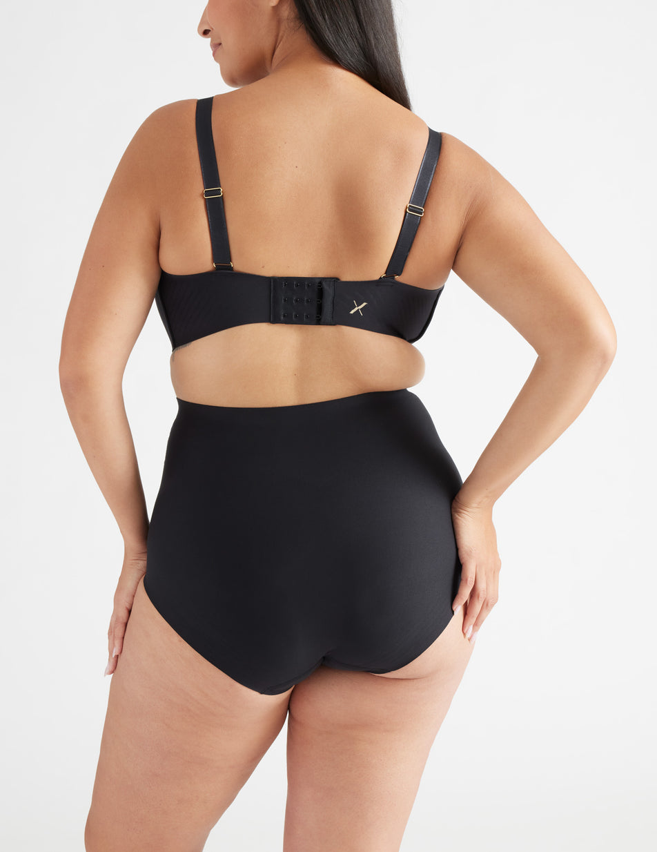 https://cdn.shopify.com/s/files/1/0660/0355/files/Knix_OnFigEComm_Nov2023_Shapewear_LPShaperBikiniBlack-0777.jpg?v=1699991599&width=1600&height=1234