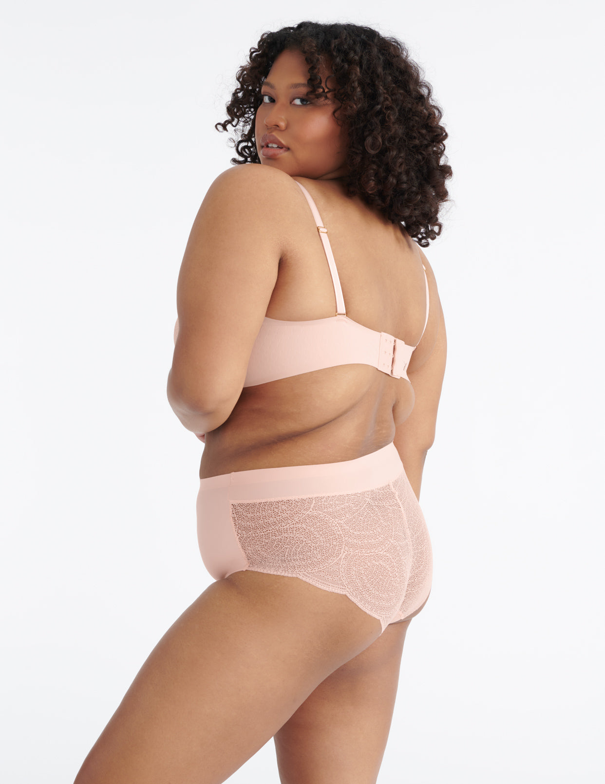 Analysa has 46.5" hips and wears a Knix size XL 