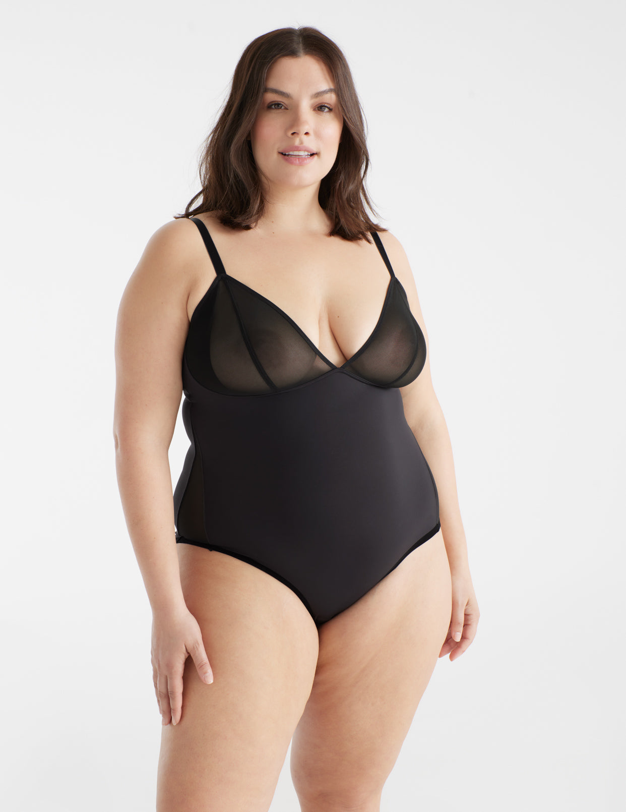 Melissa is a 40D and has 48" hips and wears a Knix size XXL 