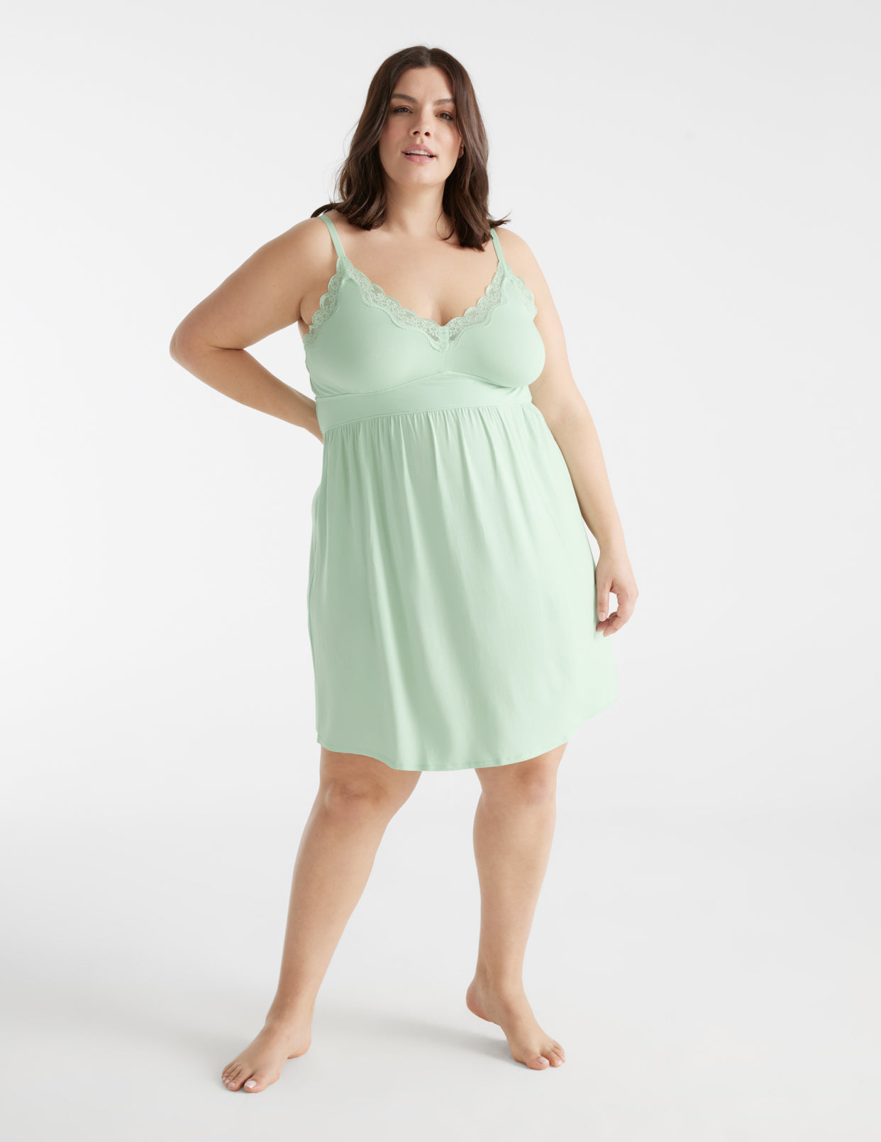 Melissa is a 40D and has 48" hips and wears a Knix size XXL 
