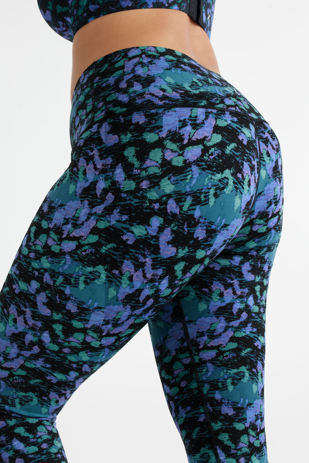 Lululemon Blue Animal Print Leggings- Size 2 (Inseam 25) – The Saved  Collection