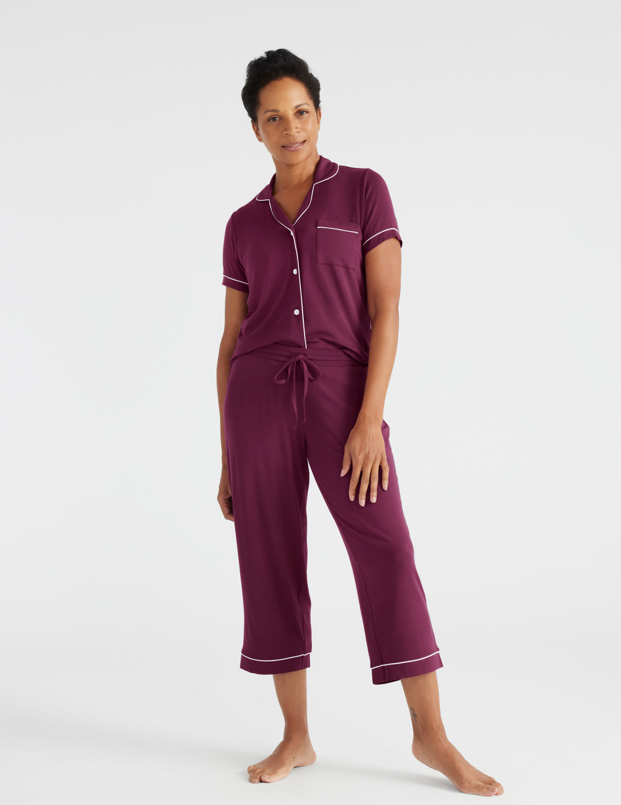 Stacey has 37.5" hips and wears a Knix size M color:winterberry