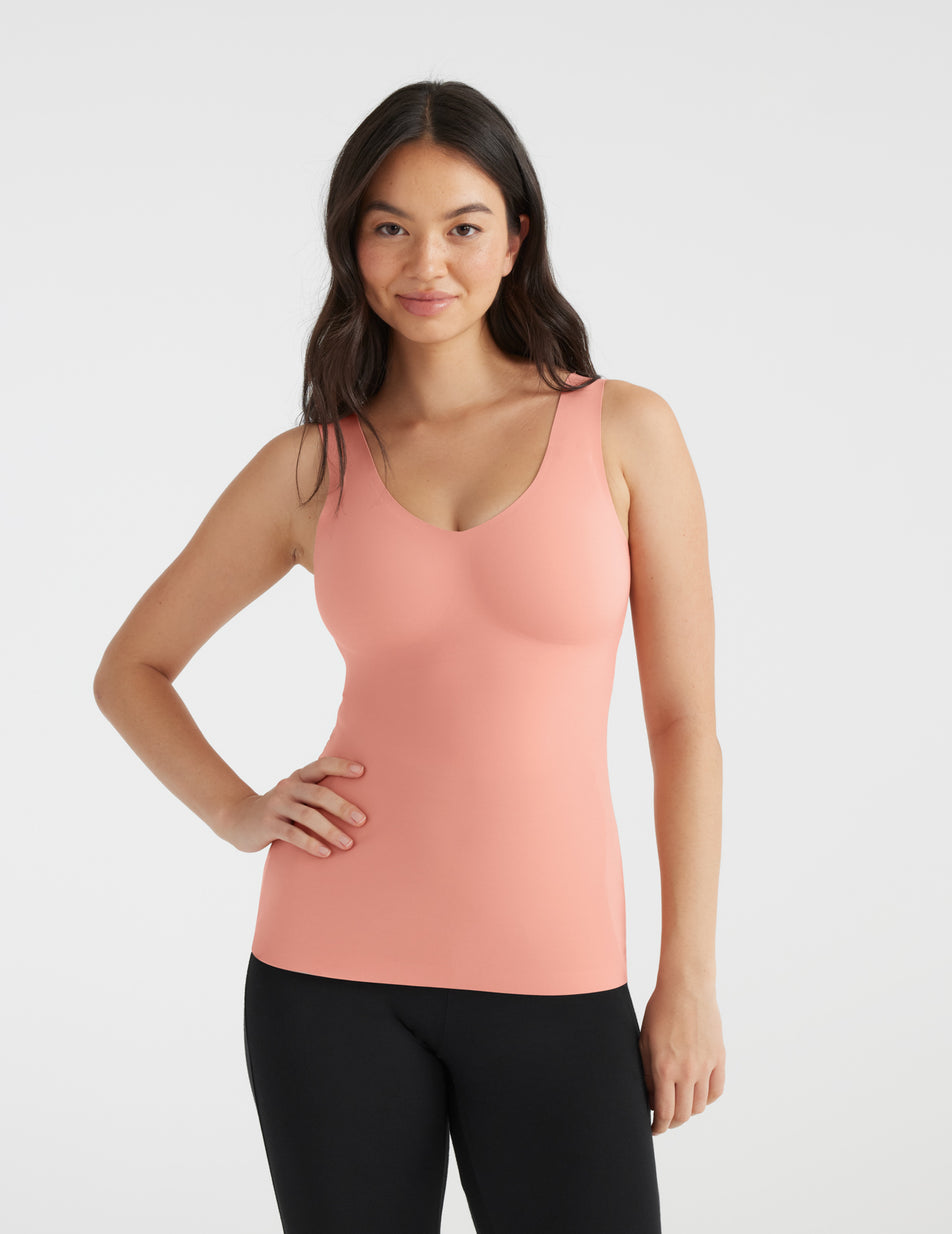 Going braless has never felt better than with the LuxeLift V-Neck tank from  @knix It's wireless, built-in support and luxurious feel Knix's…