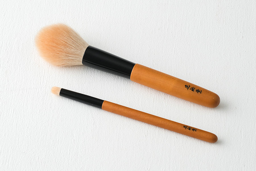 熊野筆×柿渋染めのコラボレーション毛先を柿渋で色付けした化粧筆セット