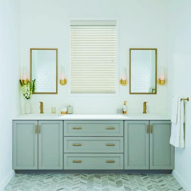 Hunter Douglas Everwood® Alternative Wood Blinds in a bathroom