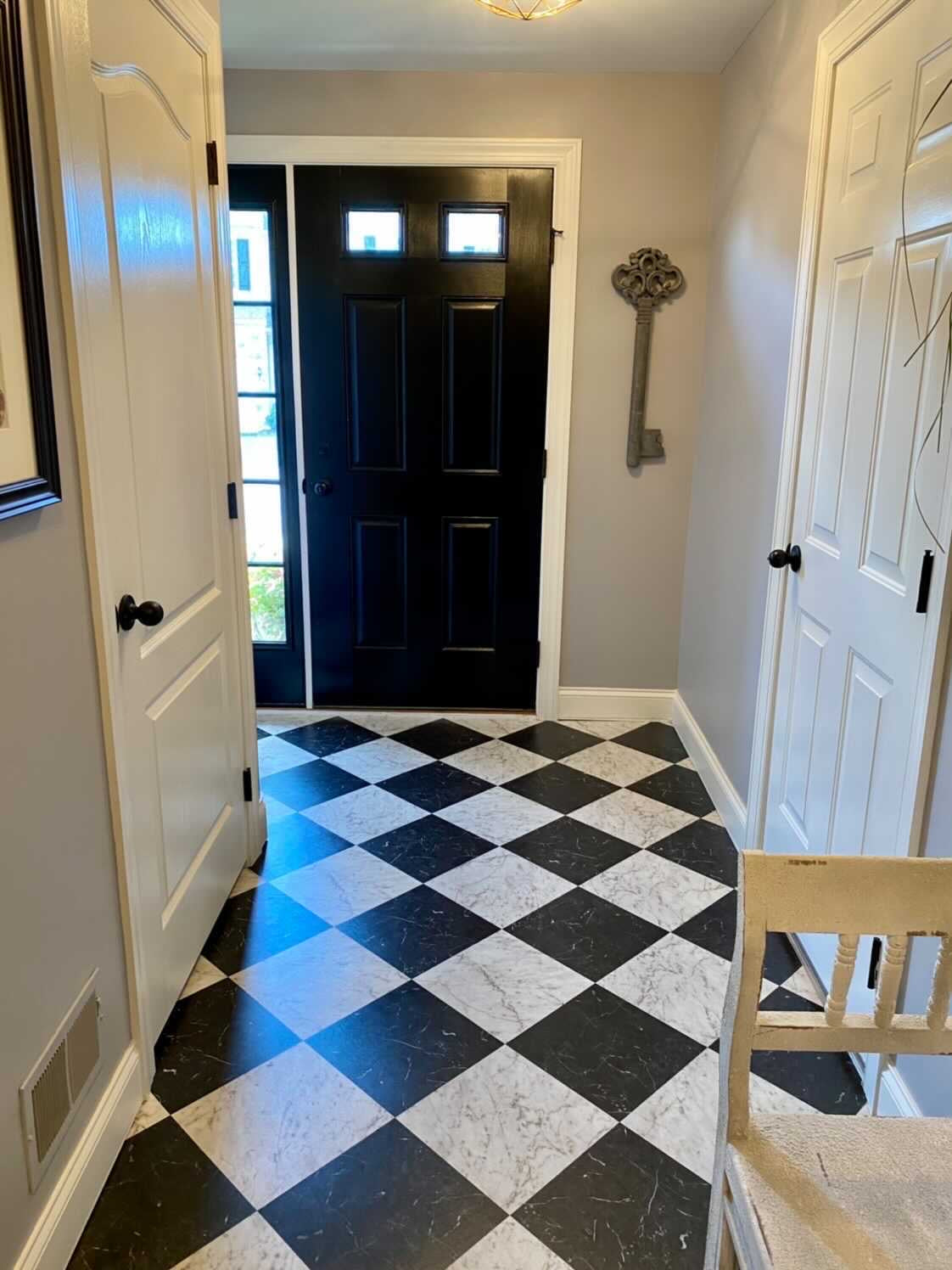 Black & white checkered floor for an entryway