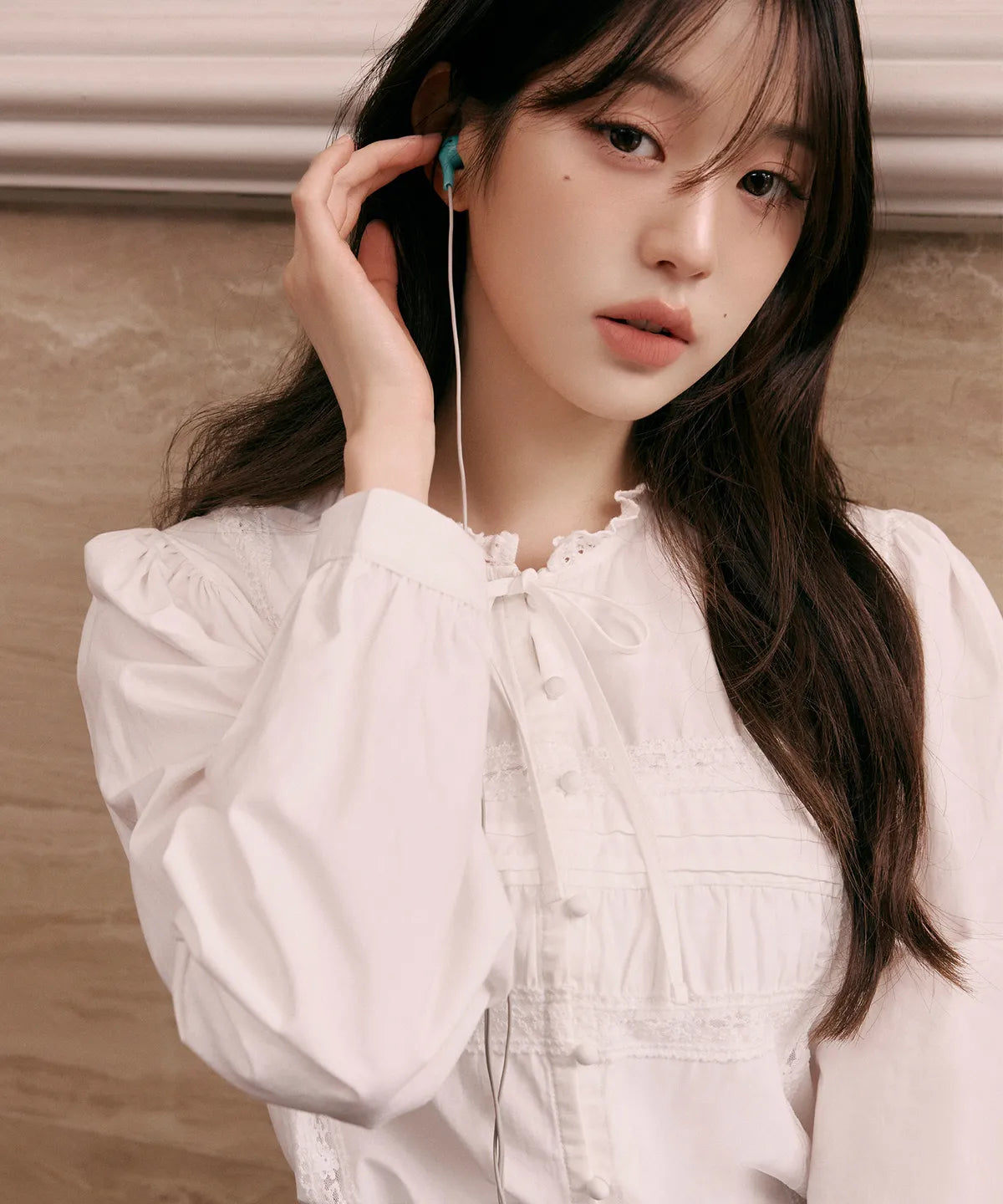 ** JANG WONYOUNG Pick (of IVE) - HIGH NECK FRILL BLOUSE WHITE