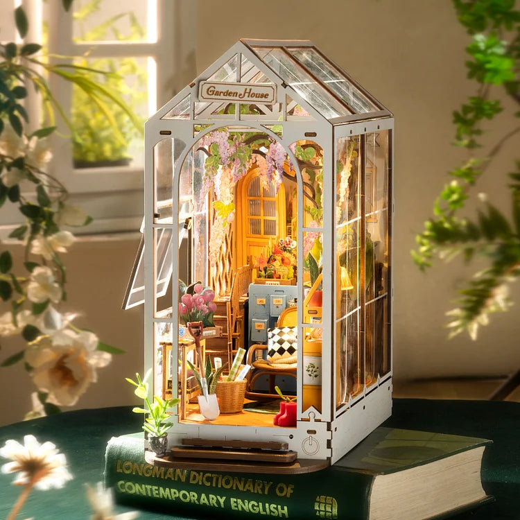 Rolife Holiday Garden House DIY Book Nook Shelf Insert TGB06 | Robotime Online