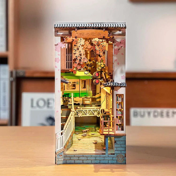 Kit d'insertion d'étagère pour coin de livre DIY Sakura Densya de Rolife TGB01 | Robotime Online
