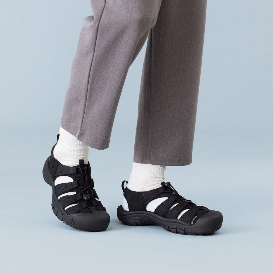 KEEN キーン　サンダル　ニューポート　靴　トリプル　ブラック　28cm 新品はい日本サイズは28です