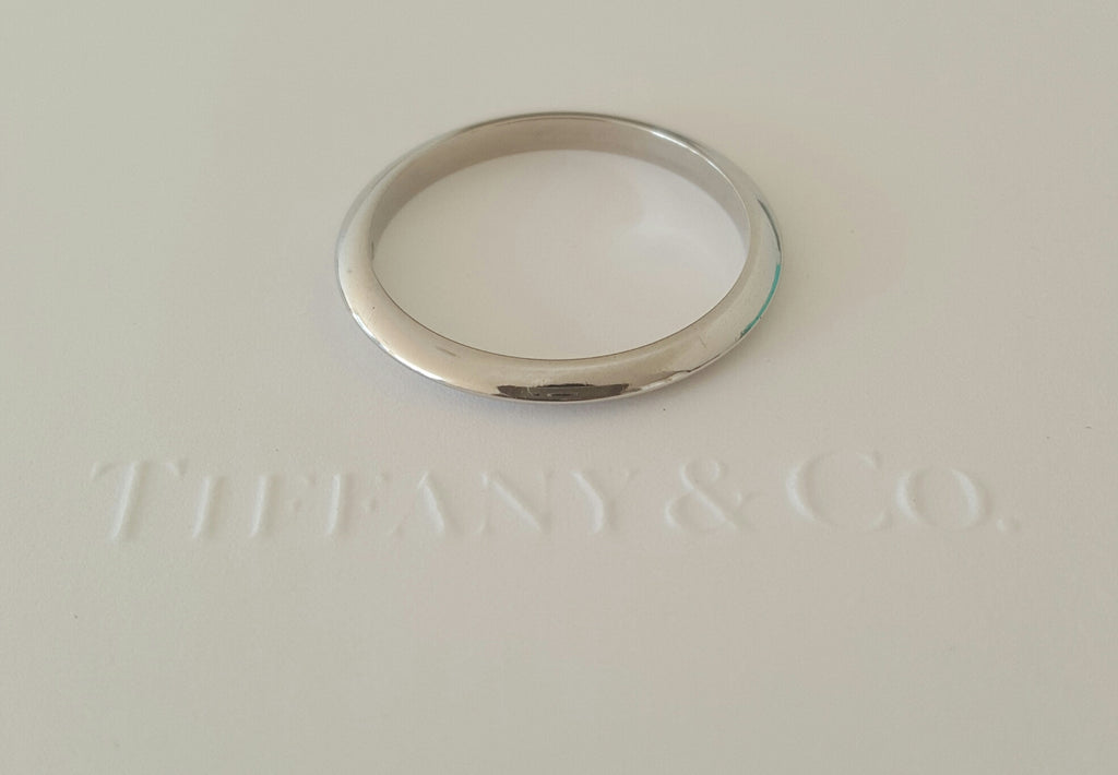 Tiffany & Co. 2mm Womens Knife Edge Platinum Wedding Band RRP $1050 ...