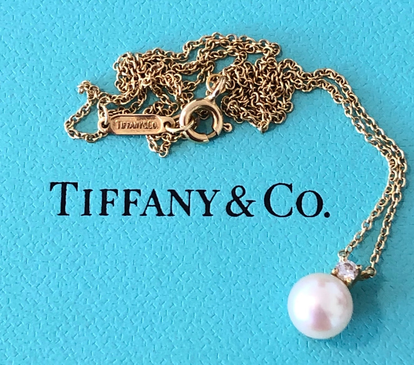 Tiffany & Co. 0.05tcw Diamond 6.5mm Pearl Necklace Pendant 18ct Yellow