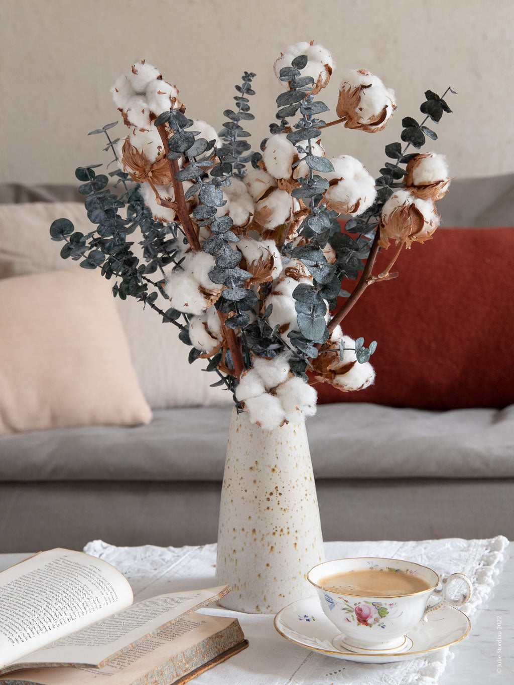 Bouquet de fleurs séchées avec fleurs de coton et eucalyptus stabilisé -  Bouquet « Douceur » | Fleuriste à Ferney Voltaire | Livraison partout en  France – malvarosaflowers