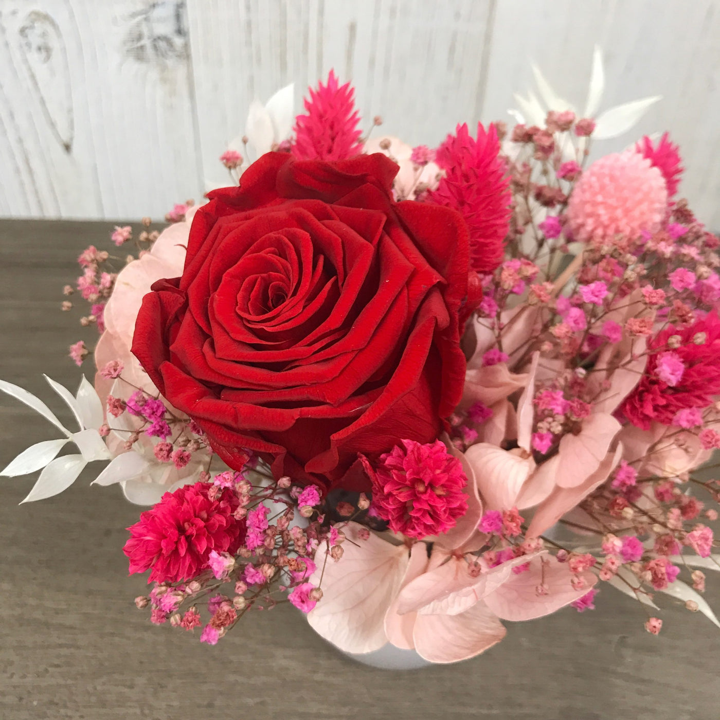 Fleurs séchées en vase avec rose éternelle rouge - Petit bouquet 