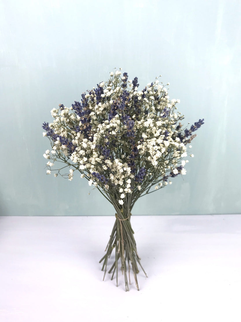 Bouquet de gypsophile blanche stabilisée et lavande - Bouquet « Luna » |  Fleuriste à Ferney Voltaire | Livraison partout en France – malvarosaflowers