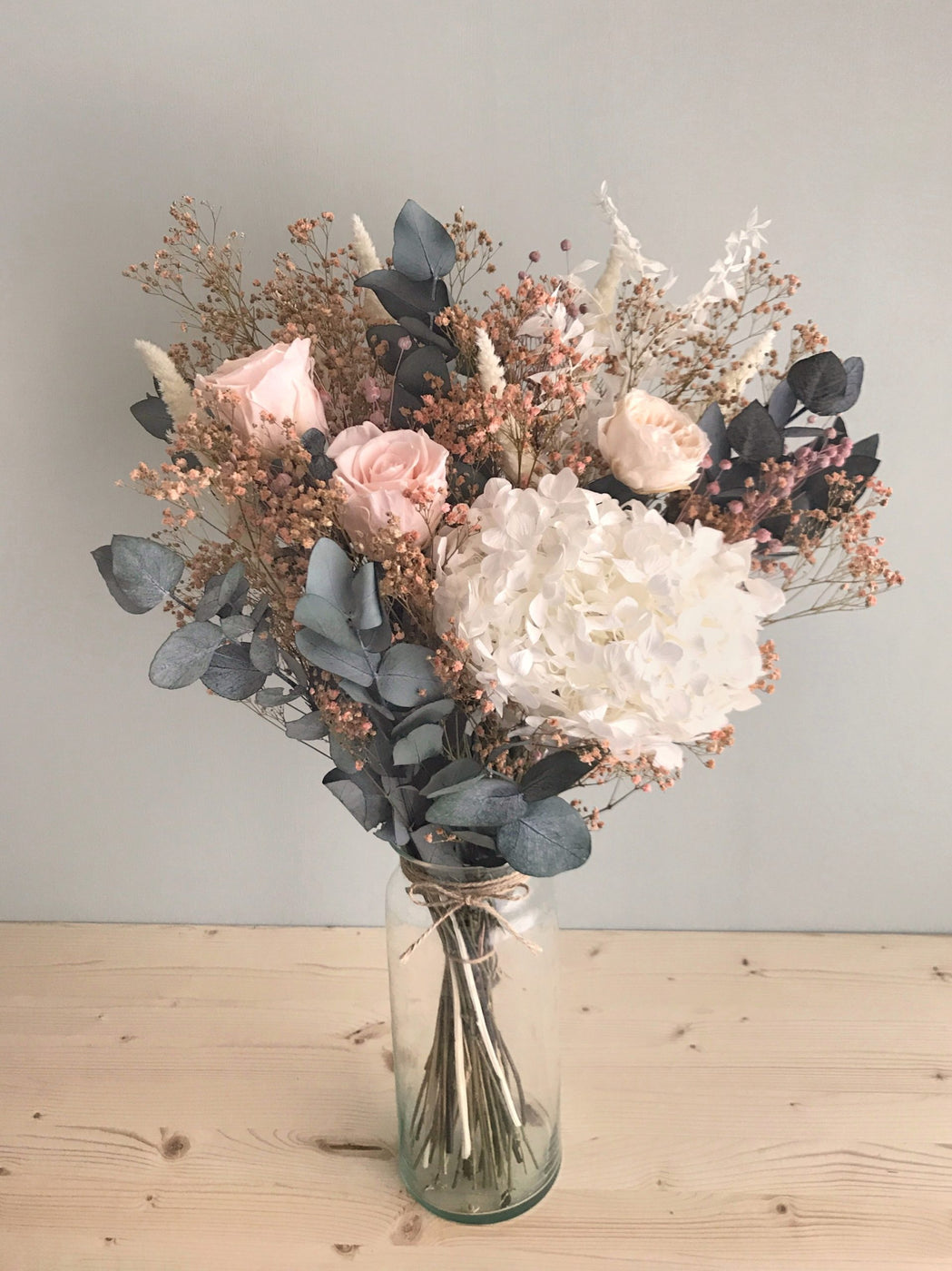 Grand bouquet de fleurs séchées et stabilisées avec roses, hortensia,  gypsophile, eucalyptus - Bouquet Gloria | Fleuriste à Ferney Voltaire |  Livraison partout en France – malvarosaflowers