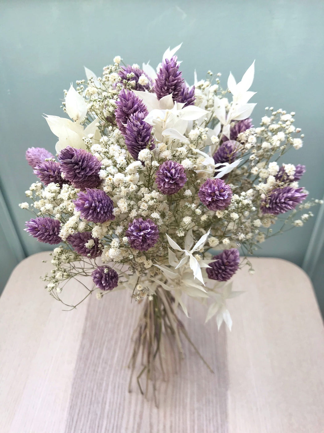 Bouquet de fleurs séchées avec gypsophile blanche et phalaris violet -  Bouquet “Mia” | Fleuriste à Ferney Voltaire | Livraison partout en France –  malvarosaflowers