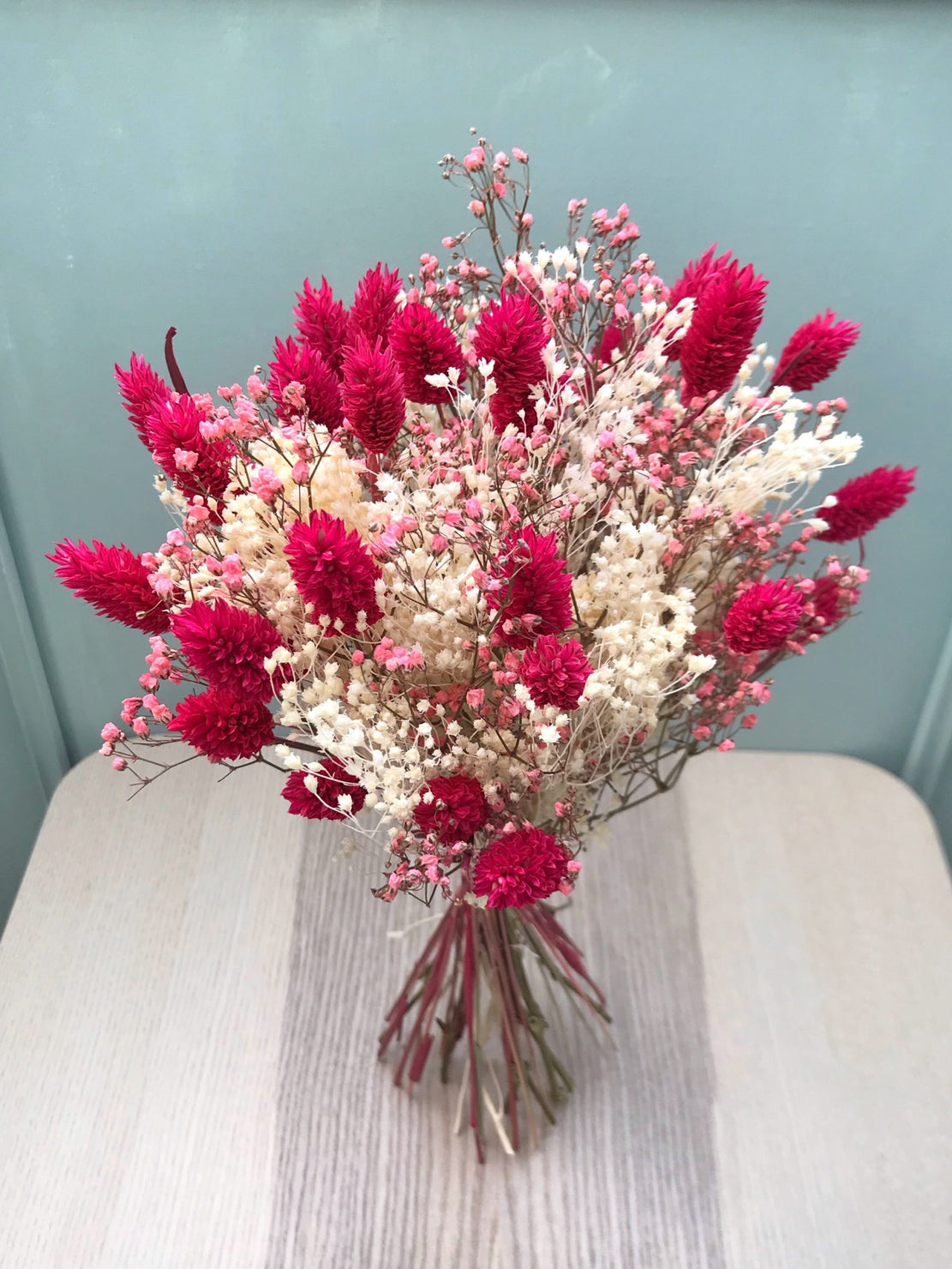 Bouquet de fleurs séchées avec gypsophile rose et phalaris fuchsia -  Bouquet « Sansa » | Fleuriste à Ferney Voltaire | Livraison partout en  France – malvarosaflowers