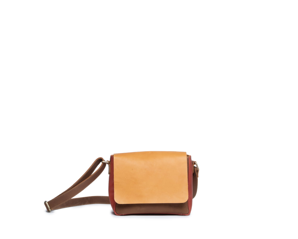 Shasha Leather Shoulder Bag - Almond Brown by UnoEth