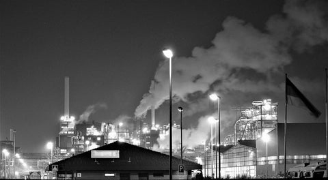 Une usine émettrice de pollution atmosphérique