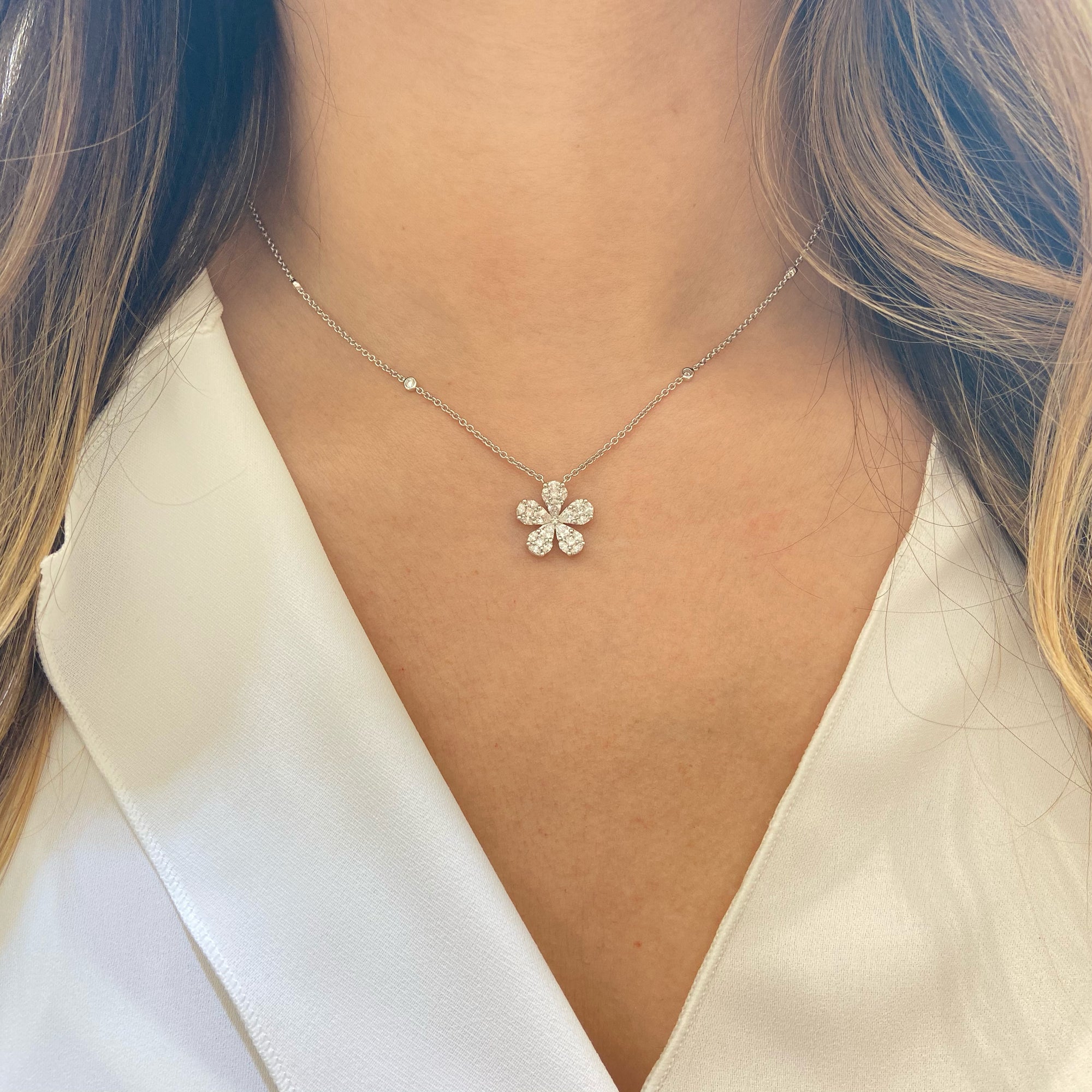 necklace with daisy