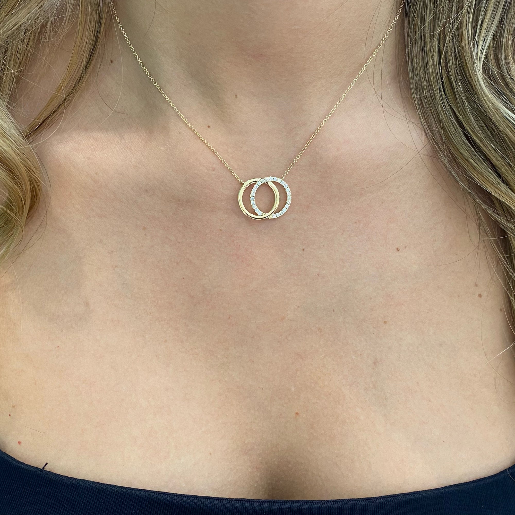 Interlocking Circles Necklace in Gold Plating - Talisa