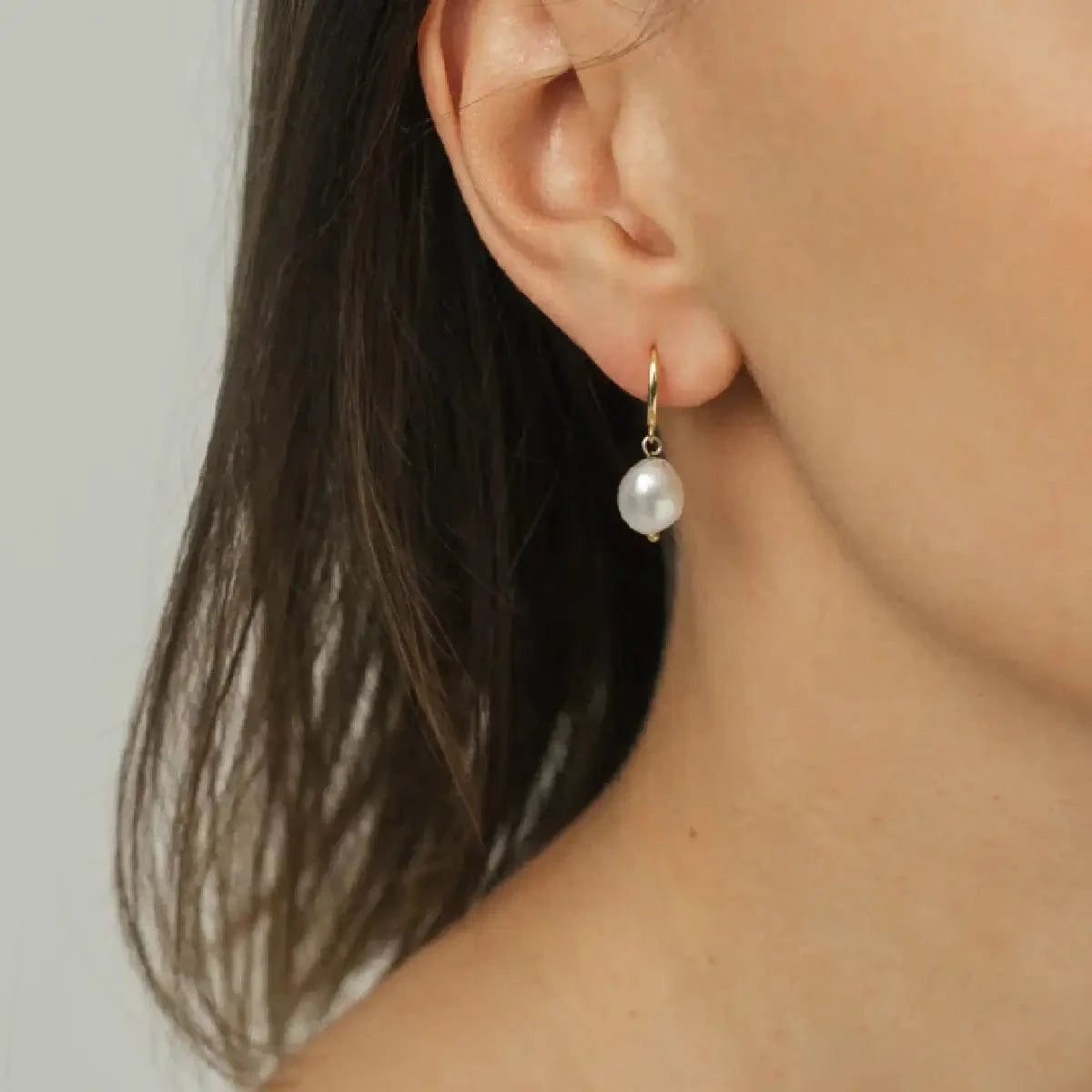 White baroque pearl earrings of 6mm in gold - Pearl Code