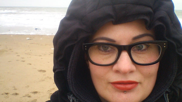 Lisa cold on the beach