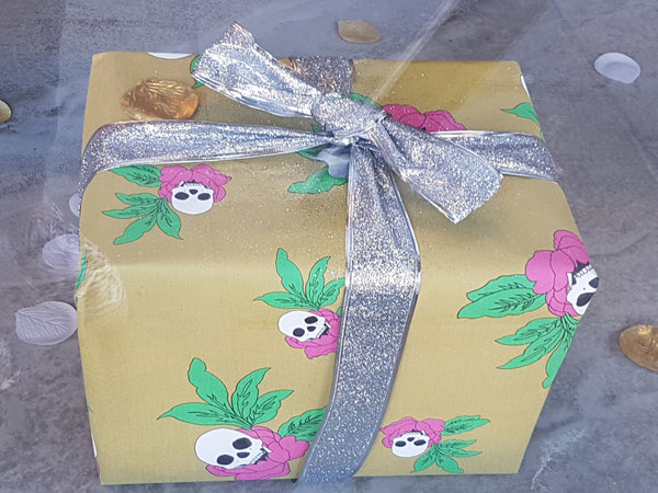 Skull rose wrapping paper