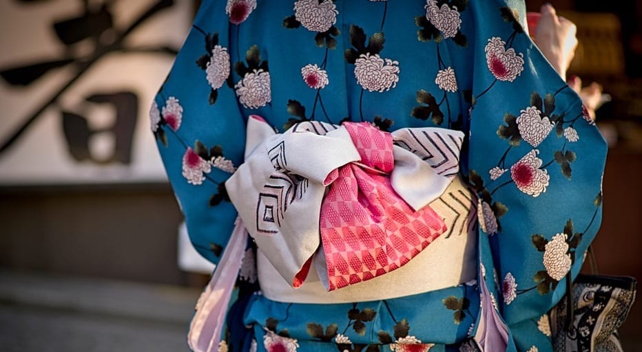 what is the difference between a furisode and a kimono