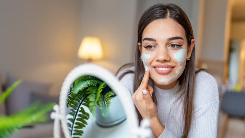 applying face mask