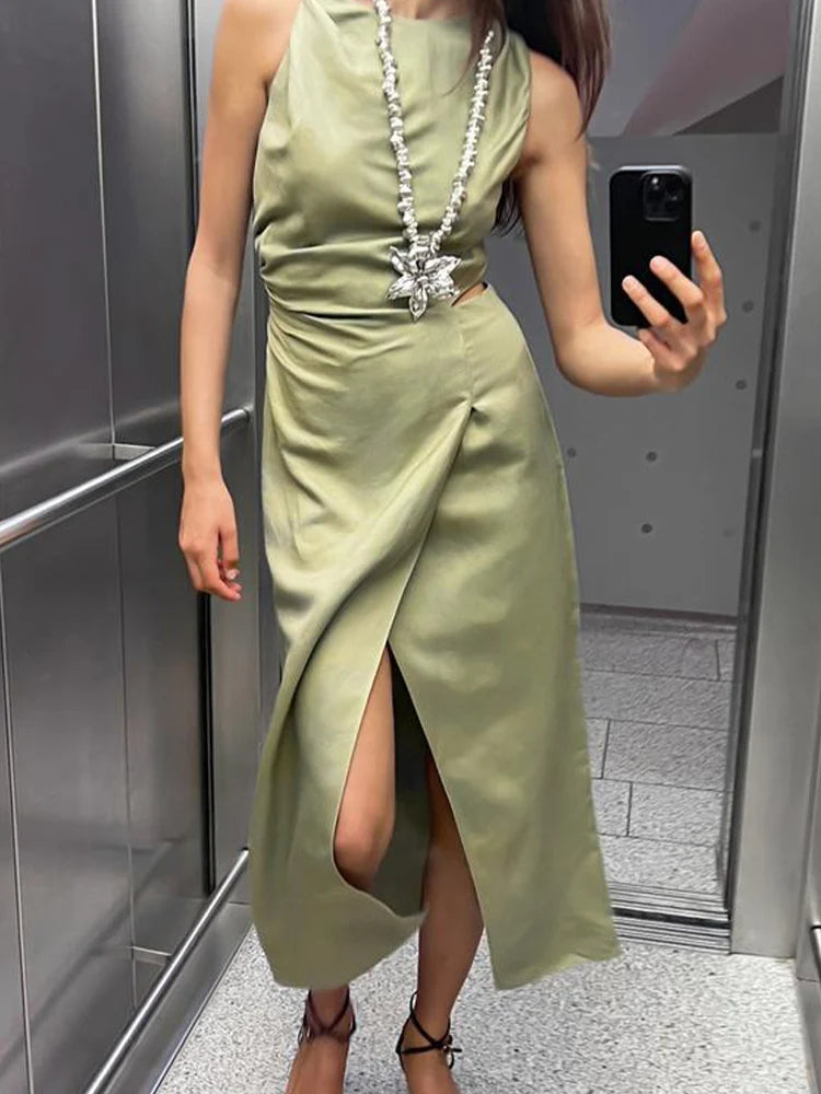 Chic Sleeveless Pleated Midi Dress with Front Slit