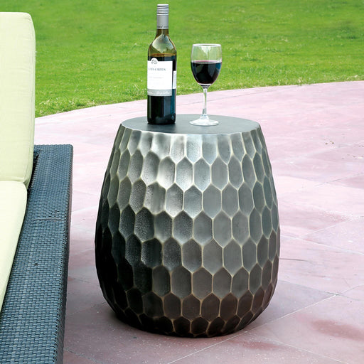 https://cdn.shopify.com/s/files/1/0661/2733/1546/products/honeycomb-pattern-garden-stool_512x512.jpg?v=1697491225