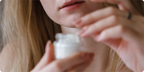 Pre-gua sha essential oil to moisturize the skin