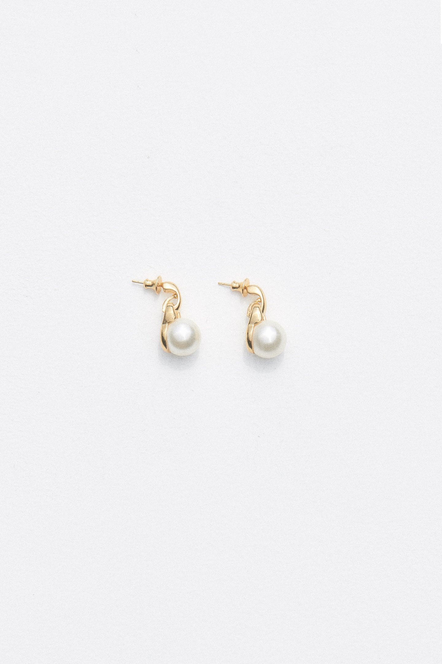 EVERYDAY PEARL EARRINGS