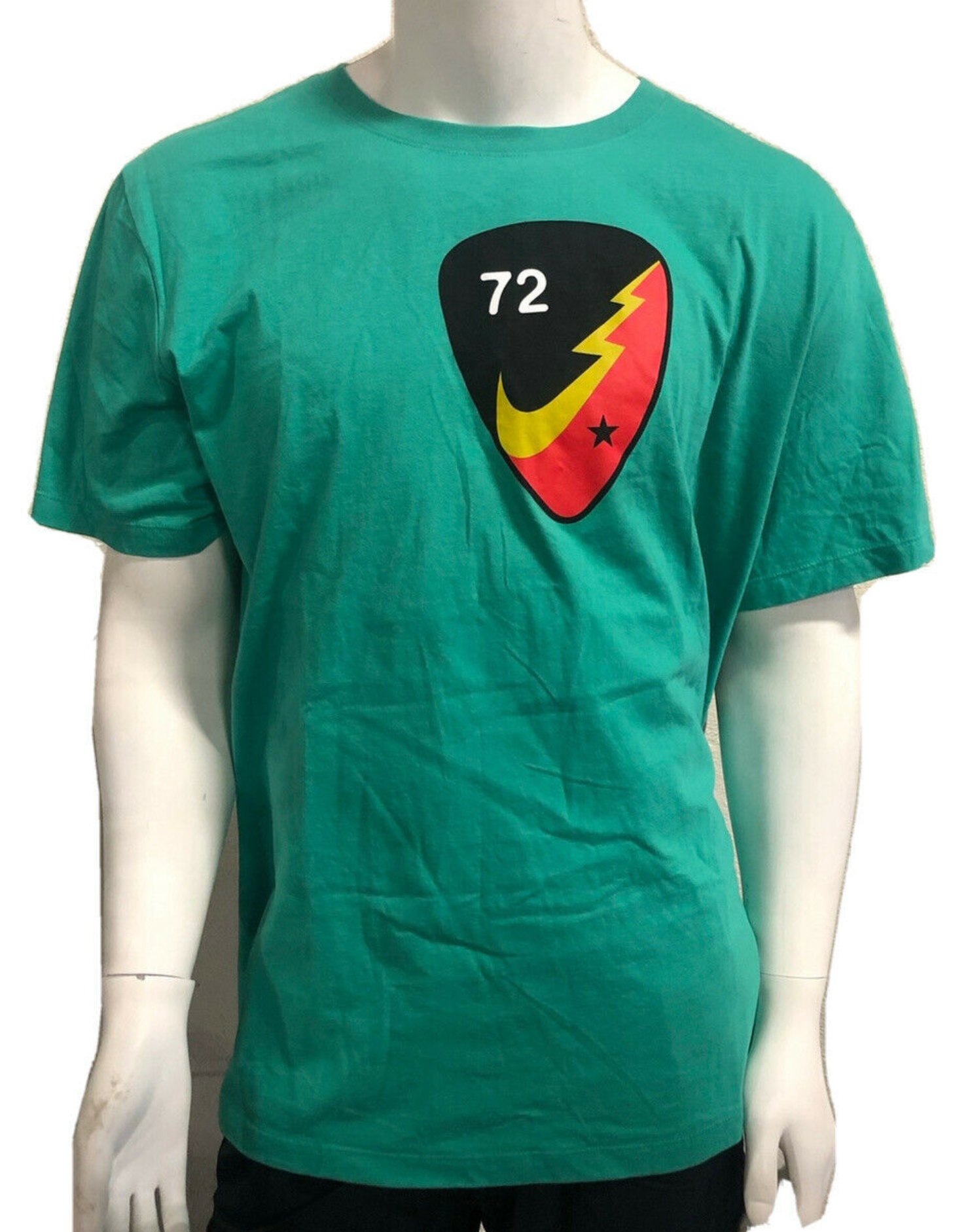 gastos generales Adiós fuego Men's Nike 72 Swoosh Short Sleeve Graphic T-Shirt CZ4558 348 -  mysneakerpalace