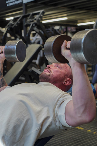 bodybuilder dumbell pressing