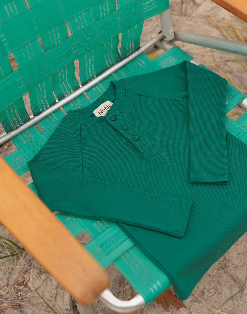 Noble Organic Rib Long-Sleeve Henley in Pine