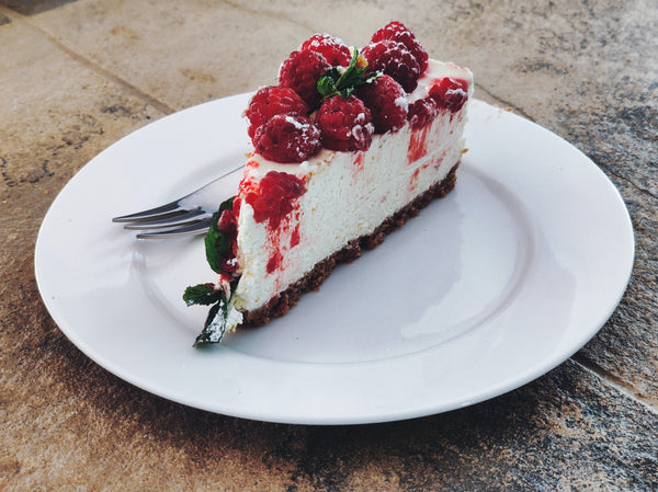 CHEESECAKE WITH RASPBERRIES AND CHOCOLATE