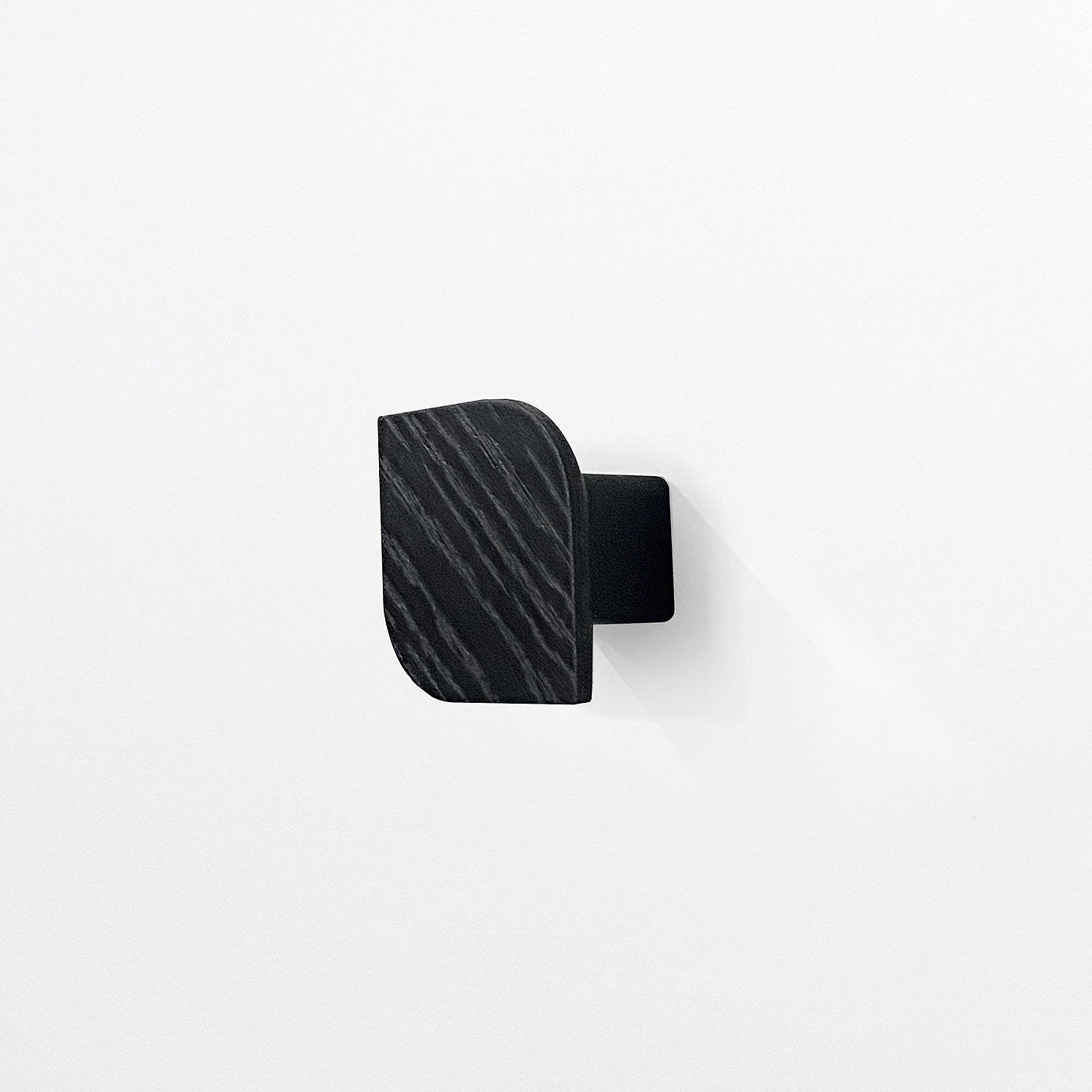 Cielo cabinet and three hooks · Black and black – Woodendot