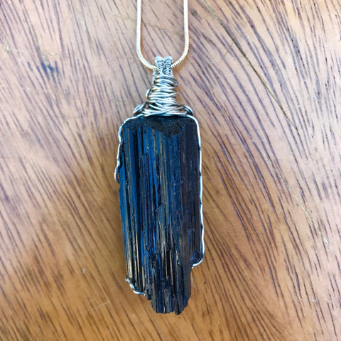everything_soulful_black_tourmaline_pendant