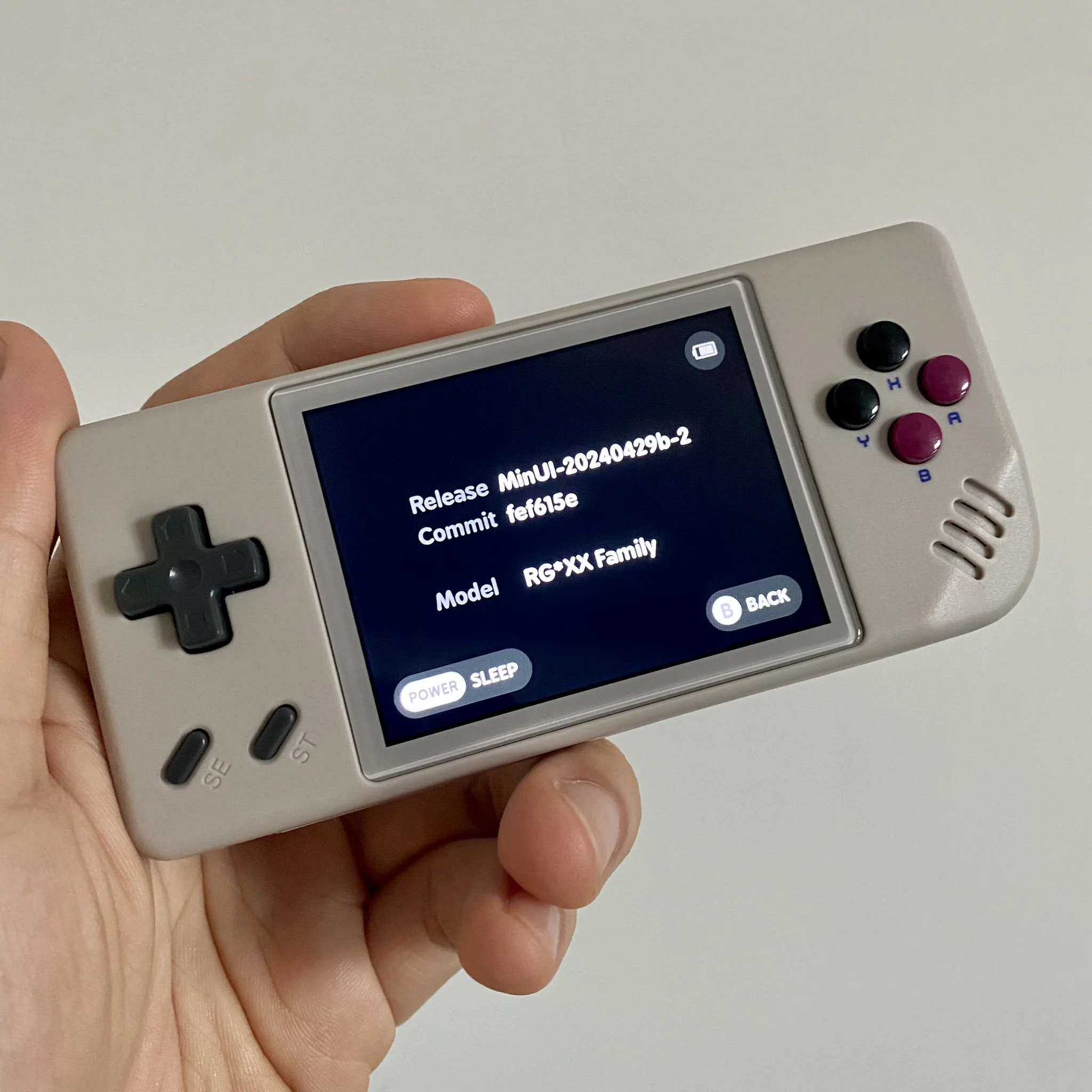 anbernic-rg28xx-retro-handheld-gaming-console-5.png__PID:778d1b65-b35e-4426-860a-8785b3343066